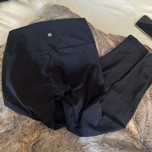 Black lulu lemon wonder under leggings